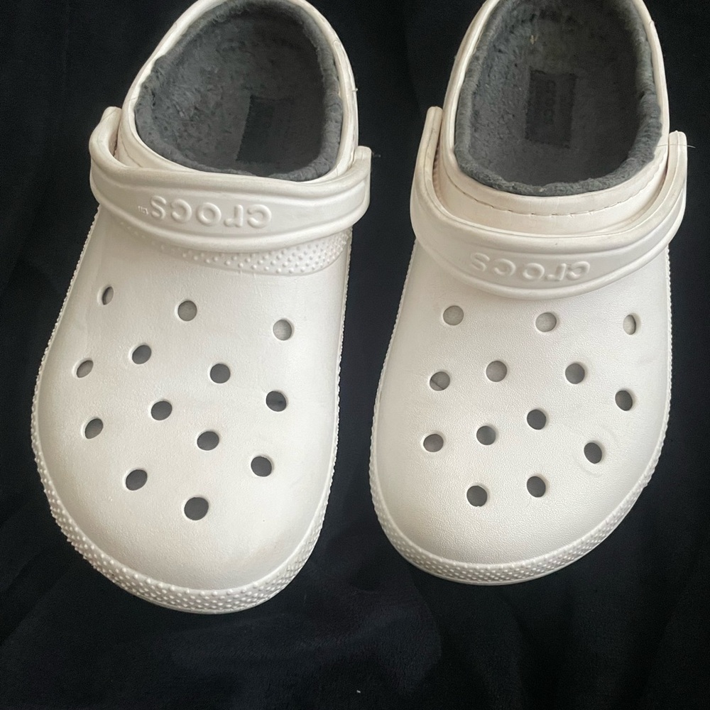 CROCS  White Fuzzy Lined Clogs